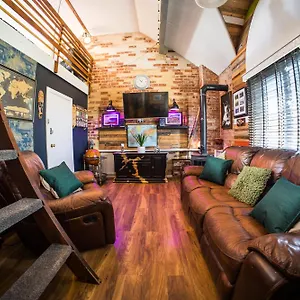  Apartment 2 Independant Boutique One Sleeps 2 The Other Sleeps 4, Meadowhall, Arena, Free Parking
