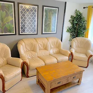  Apartment Windy House - Private Garden With Patio - Free Parking